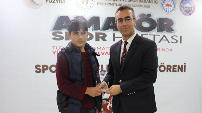 AĞRI’DA AMATÖR SPORUN ENLERİ ÖDÜL TÖRENİ GERÇEKLEŞTİRİLDİ
