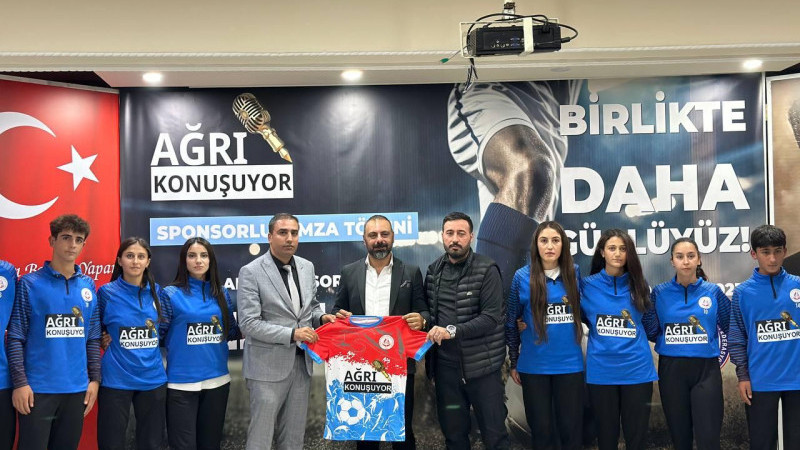 AĞRI KONUŞUYOR PLATFORMUNDAN AMATÖR SPOR HAFTASINDA FUTBOL KULÜPLERİNE MALZEME DESTEĞİ